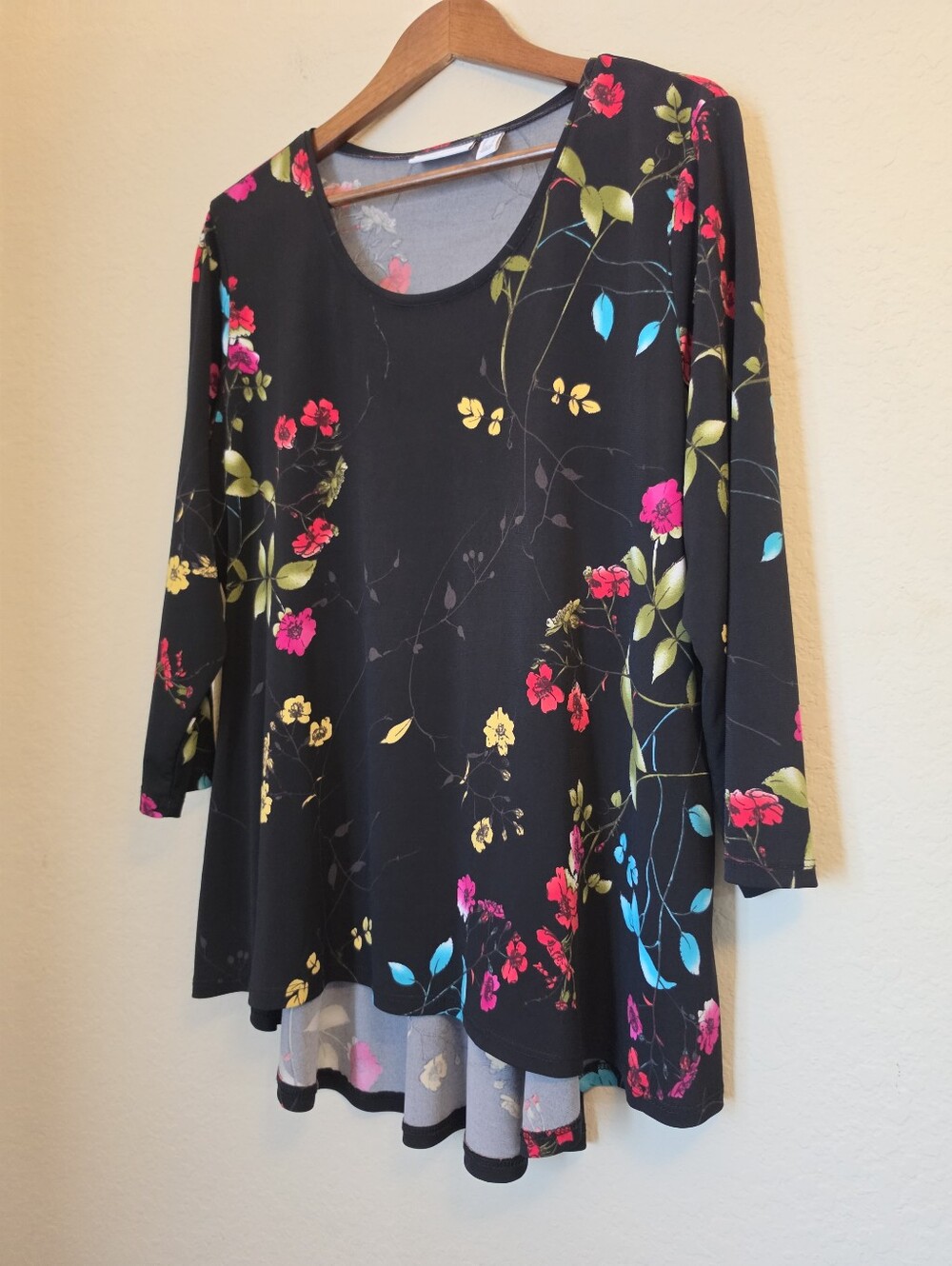 Susan Graver Tunic Top Womens Large Black Pink Multicolor Floral Made In The USA - Picture 3 of 7